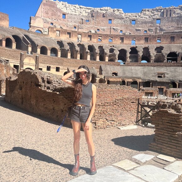 Meet your Posher, Valeria - Picture 1 of 1